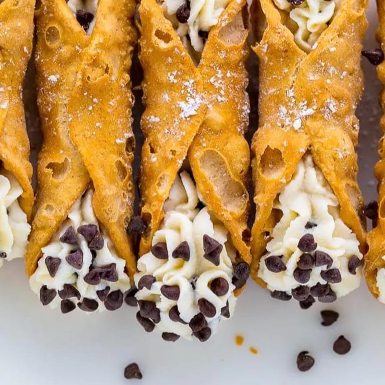 Delicious Cannoli: A Sweet Italian Treat